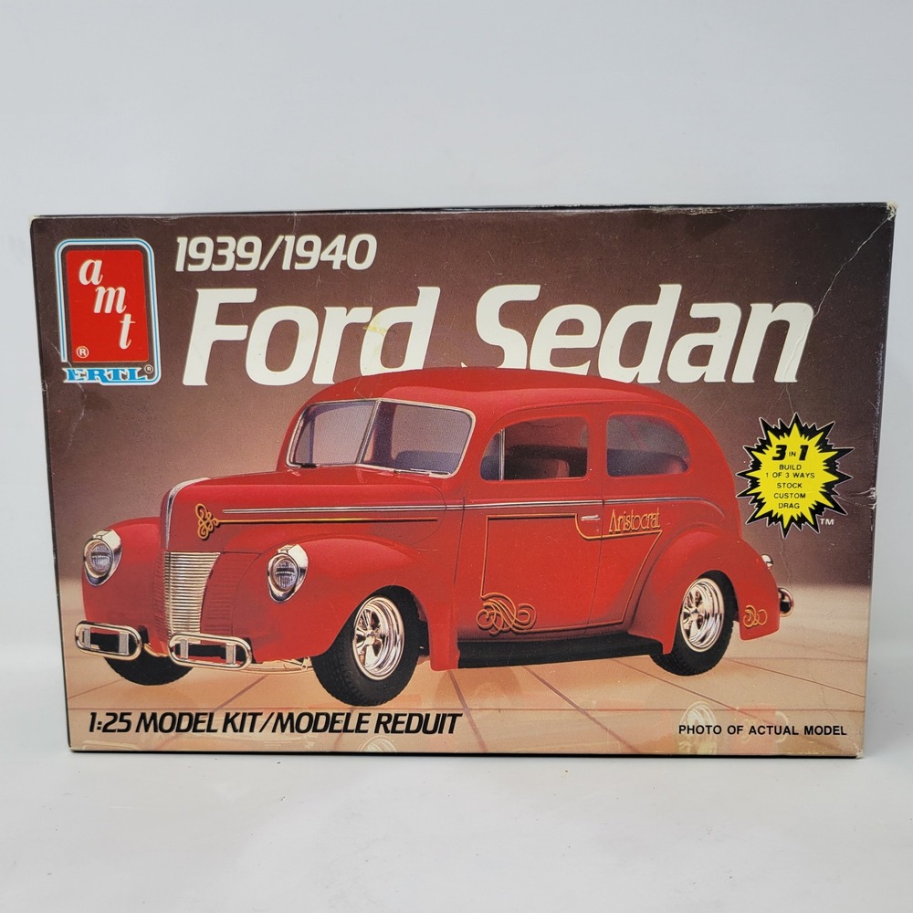 AMT Ertl 1939 1940 Ford Sedan 1:25 3-in-1 Model Kit 6522-10E0 Partial Built